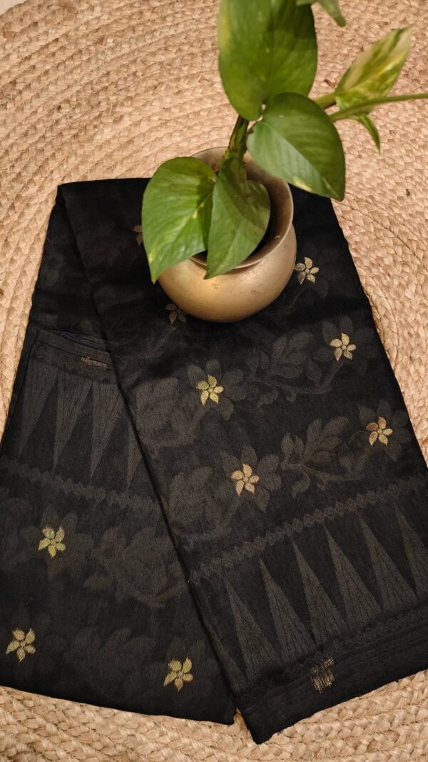 Dhakai jamdani saree with deep black